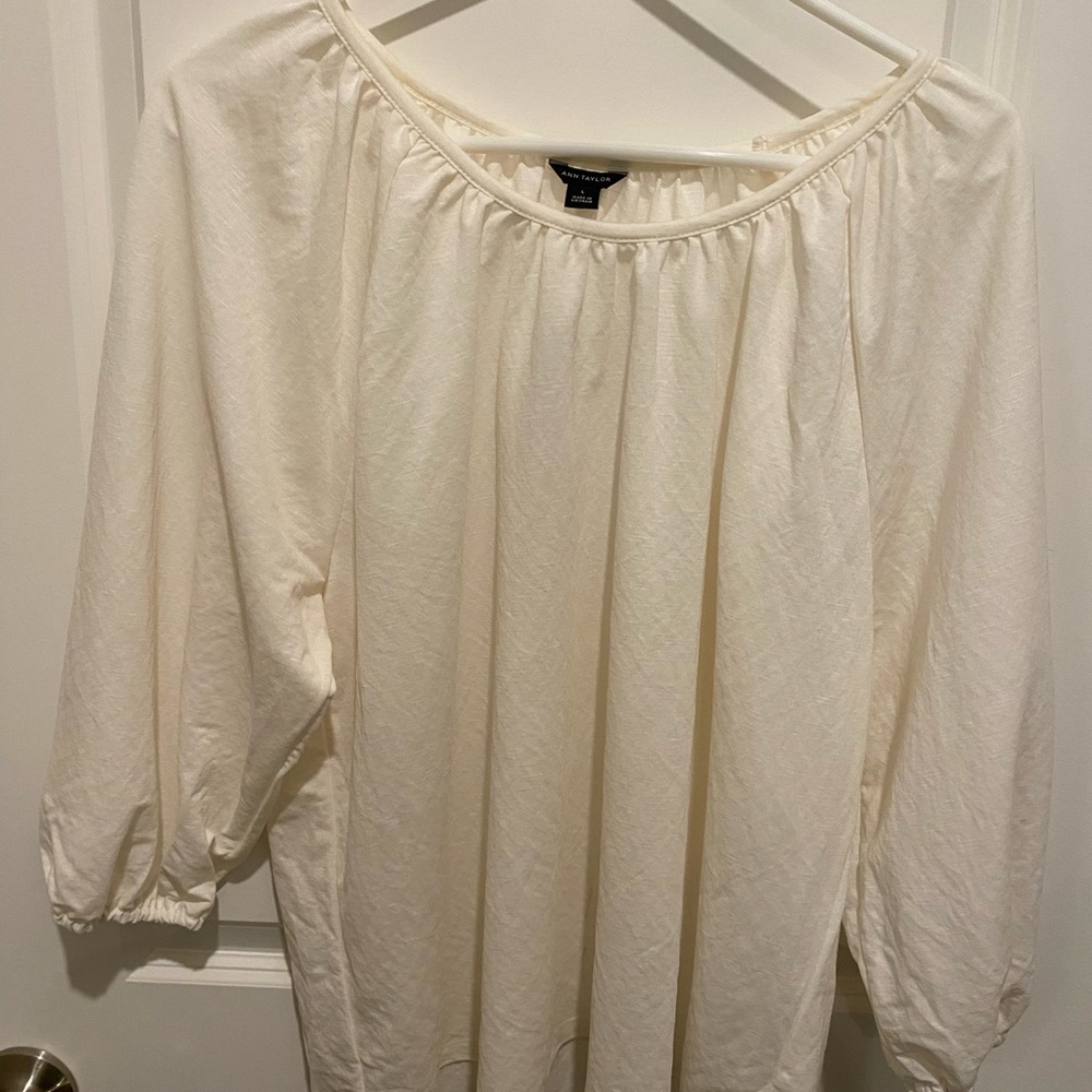 Ann Taylor Cream Peasant Blouse. Rayon Blend. Never Worn. NWT. Size Large